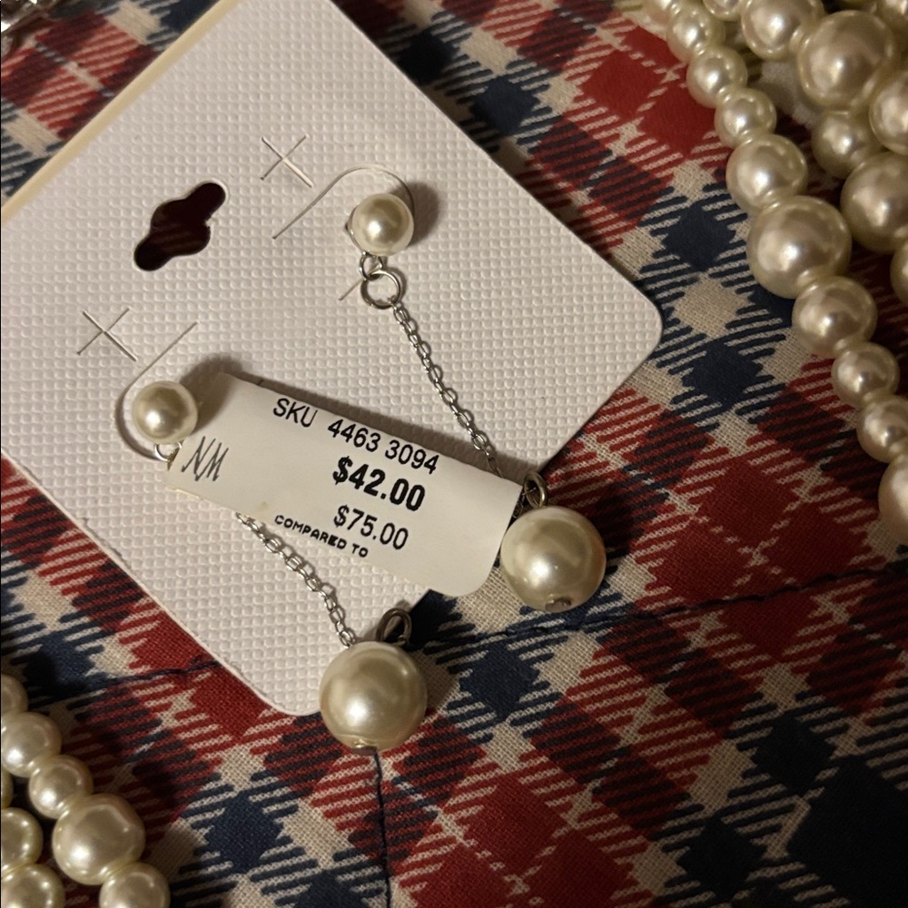 Elegant six string Pearl Necklace and Earring Set - Picture 2 of 6